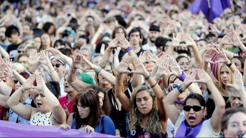 Concentración en agosto de 2019 después de que una chica denunciara haber sido violada por seis hombres en el Parque Etxebarria de la capital vizcaína / EFE /Luis Tejido