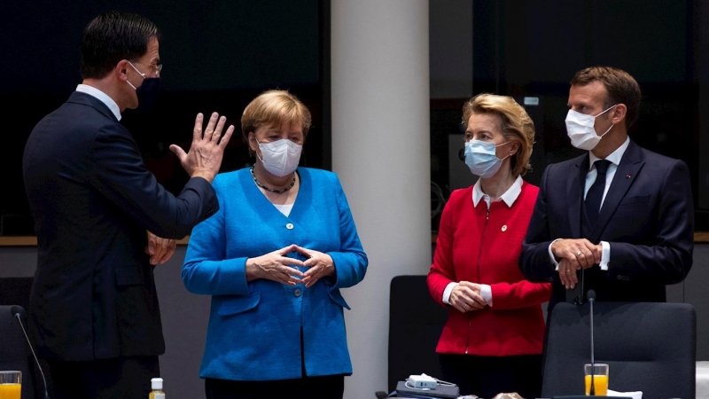 Mark Rutte, Angela Merkel, Ursula von der Leyen y  Emmanuel Macron, reunidos en Bruselas. EFE.