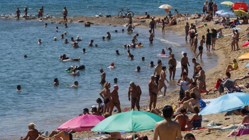 La playa de La Barceloneta / EFE / Alejandro García