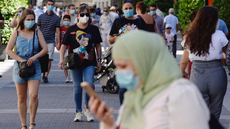 La sanción por no llevar la mascarilla a partir de este sábado será de 100 euros en Castilla y León | EFE