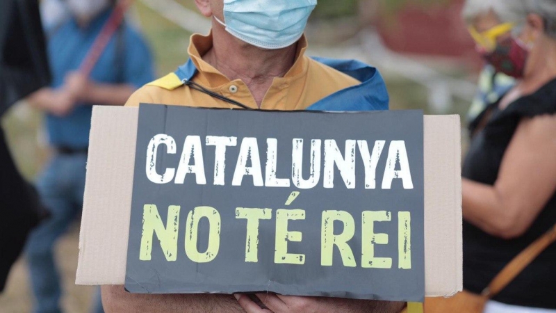 Cartel 'Catalunya no te rei' / Twitter Omnium Cultural