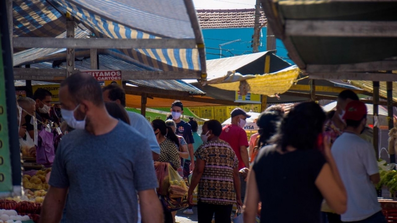 Reactivación de los mercados al aire libre en la favela Heliópolis (São Paulo). ELINEUDO MEIRA/ FOTOS PÚBLICAS.