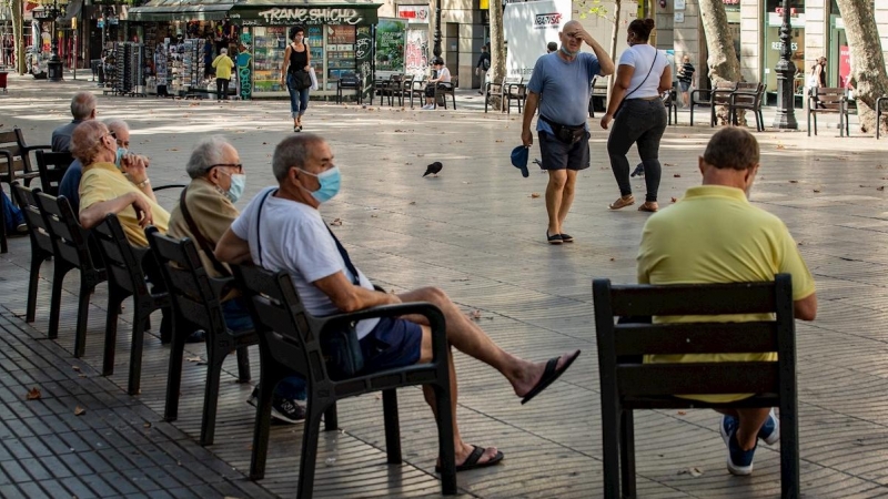 Aspecto de las Ramblas de Barcelona este jueves, cuando Catalunya celebra una jornada atípica de Sant Jordi | EFE