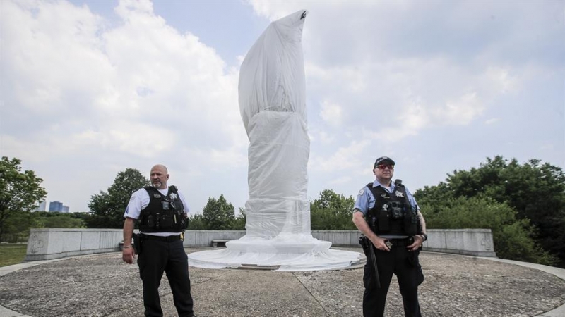 Vigilancia alrededor de la estatua de Cristóbal Colón en Chicago. - EFE (Archivo)