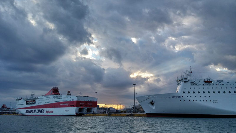 Crucero turístico en donde se refugiaron los diputados del nuevo parlamento.- WESTEWOUD