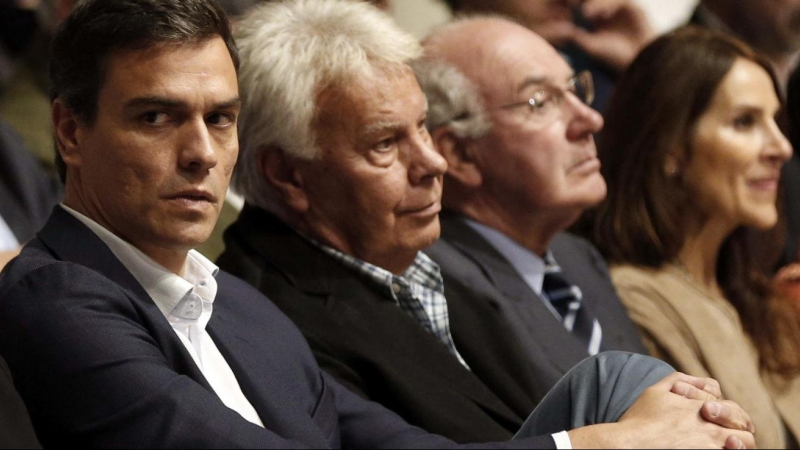 Pedro Sánchez y Felipe González EFE