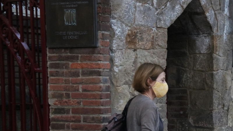 L'expresidenta del Parlament de Catalunya, Carme Forcadell, sortint de la presó de Was-Ras després d'obtenir el tercer grau penitenciari. ALBERT CADANET / ACN