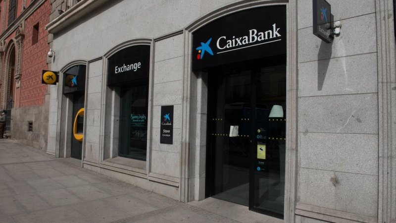 Una oficina de CaixaBank en Madrid. E.P./Joaquin Corchero