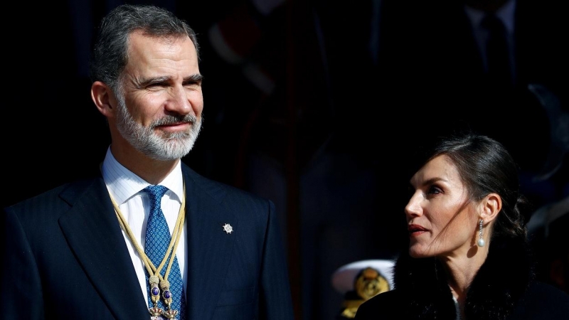 Rosas y Espinas - Felipe VI no está preparado para ser borbón