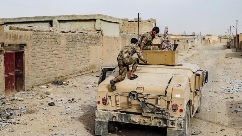 Solo una semana antes de la caída de Raqqa, la actividad militar se intensificó en los frentes este y oeste. Foto por Ferran Barber.jpg