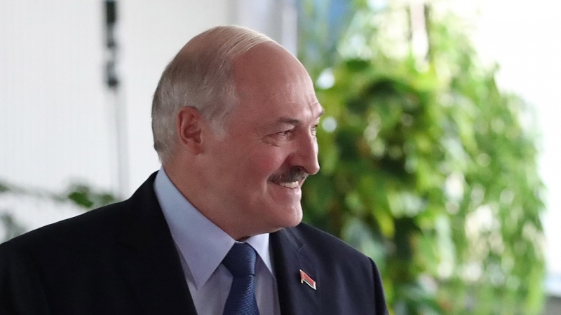 El presidente de Bielorrusia, Alexander Lukashenko, votando para en las últimas elecciones presidenciales. / EFE- TATYANA ZENKOVICH