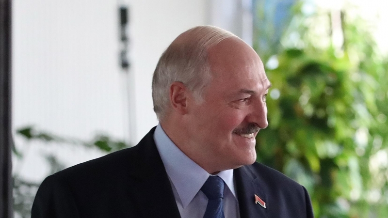 El presidente de Bielorrusia, Alexander Lukashenko, votando para en las últimas elecciones presidenciales. / EFE- TATYANA ZENKOVICH