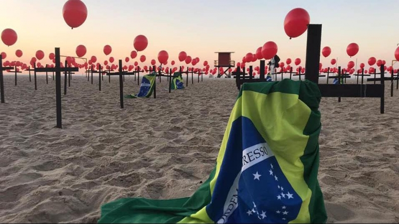 Cruces en playa Brasil
