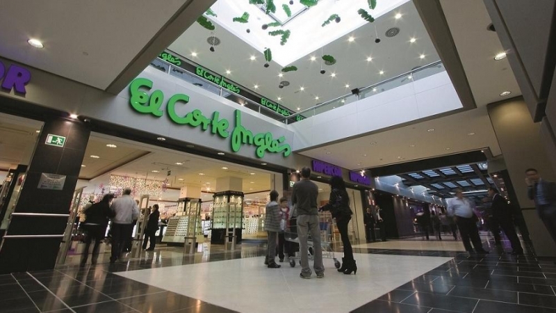 Un establecimiento de El Corte Inglés, en un centro comercial.