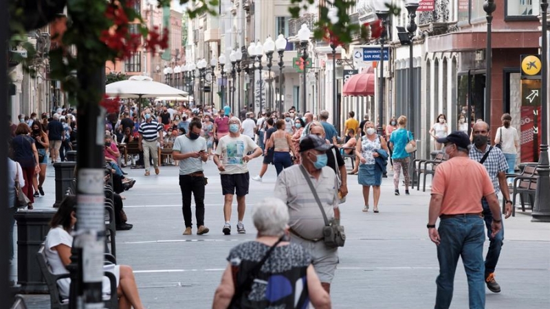 Calle mayor de Triana de Las Palmas de Gran Canaria, una de las vías comerciales más transitadas de la ciudad. EFE/Ángel Medina G./Archivo