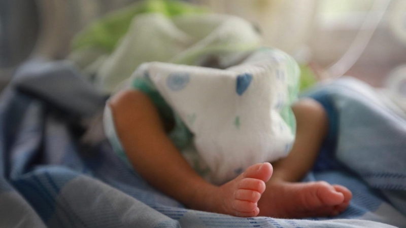 Imagen de archivo un bebé recién nacido. EFE/EPA