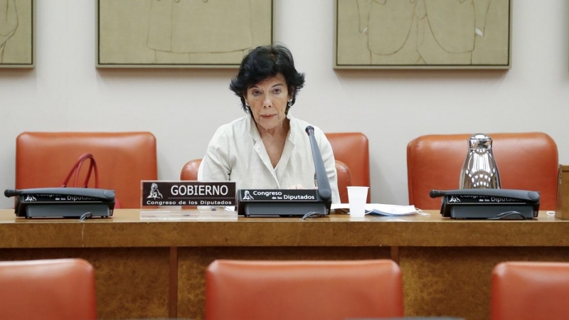 La ministra de Educación, Isabel Celaá, en una comparecencia ante la comisión del ramo en el Congreso de los Diputados. E.P./Pool