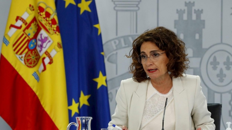 La ministra de Hacienda y portavoz del Gobierno, María Jesús Montero, ofrece una rueda de prensa posterior al Consejo de Ministros celebrado, este martes, en el Palacio de la Moncloa en Madrid. EFE/ J.j. Guillén