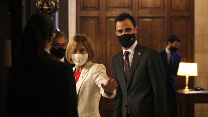 El president del Parlament, Roger Torrent, i l'expresidenta Carme Forcadell entrant al Despatx d'Audiències de la cambra. ACN/Gerard Artigas