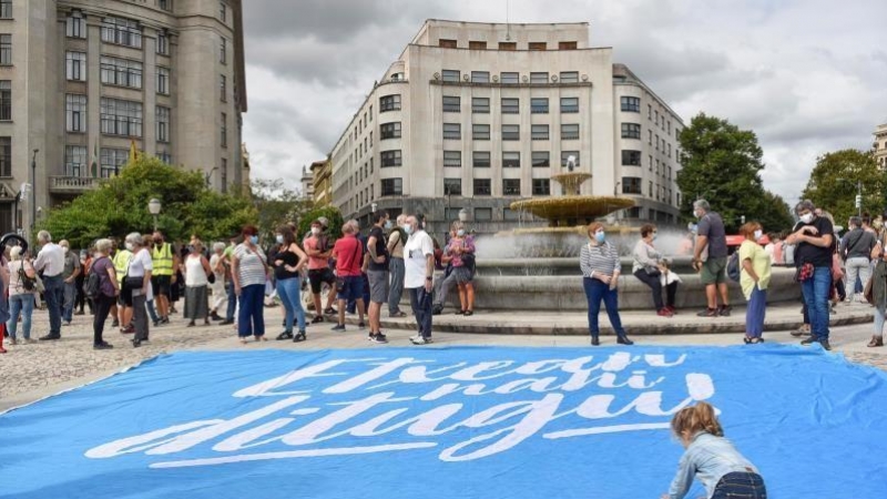 La plataforma SARE ha celebrado este domingo en Bilbao una manifestación apoyada por Sortu en repulsa por la muerte del preso de ETA Igor González en la cárcel de Martutene (Gipuzkoa) / EFE