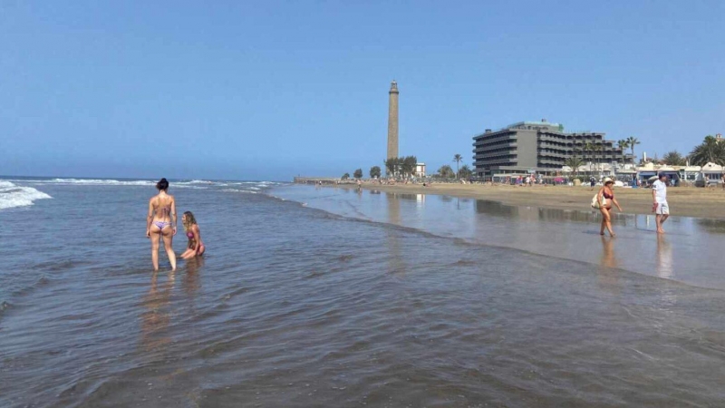 Vista de la playa de Maspalomas (Gran Canaria) casi vacía de turistas  EFE