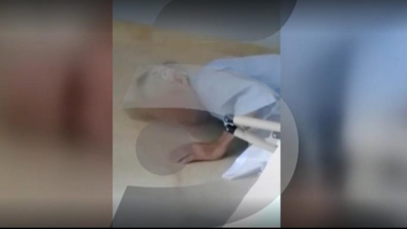 Captura de pantalla del vídeo grabado por la extrabajadora de la residencia DomusVi en Llíria. / TELECINCO
