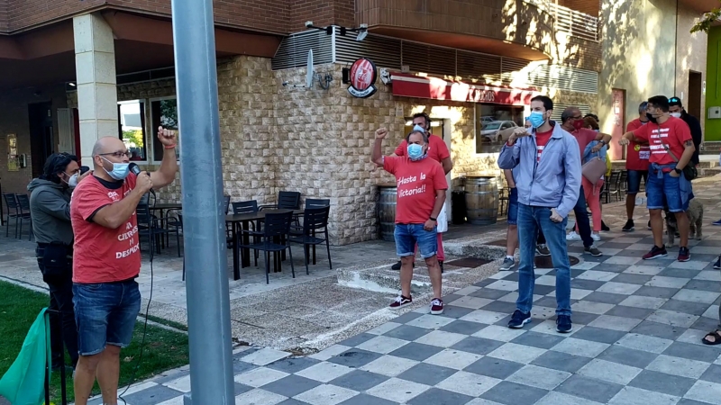 Trabajadores de Coca-Cola protestan el día del juicio por el escrache a Marcos de Quinto