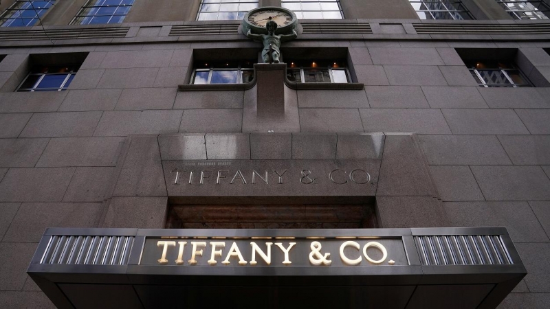 La entrada de la tienda de Tiffany & Co en la 5ª Avenida de  Nueva York. REUTERS/Carlo Allegri