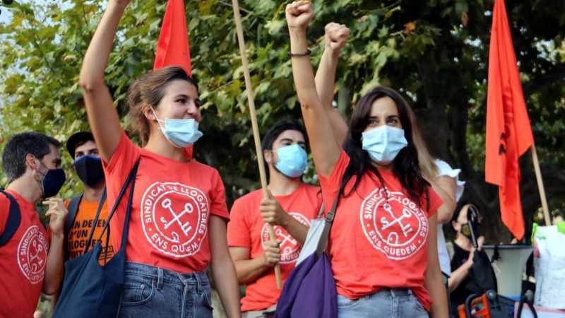 Una imatge de la concentració d'aquest dimecres en suport a la regulació dels lloguers. ACN