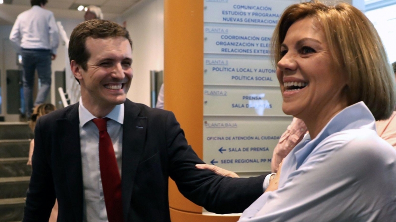 Pablo Casado y María Dolores de Cospedal durante la presentación de avales / EFE