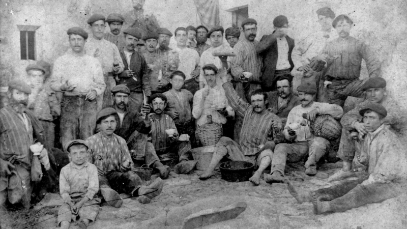 Marineros y percebeiros de Malpica, en 1908. / ARCHIVO XURXO ALFEIRÁN
