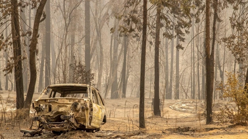 Berry Creek (United States), 10/09/2020.- The charred remains of a vehicle from the Bear fire, part of the North Lightning Complex fires, in Berry Creek, California, USA, 10 September 2020. According to reports, more than 100 wildfires are burning across