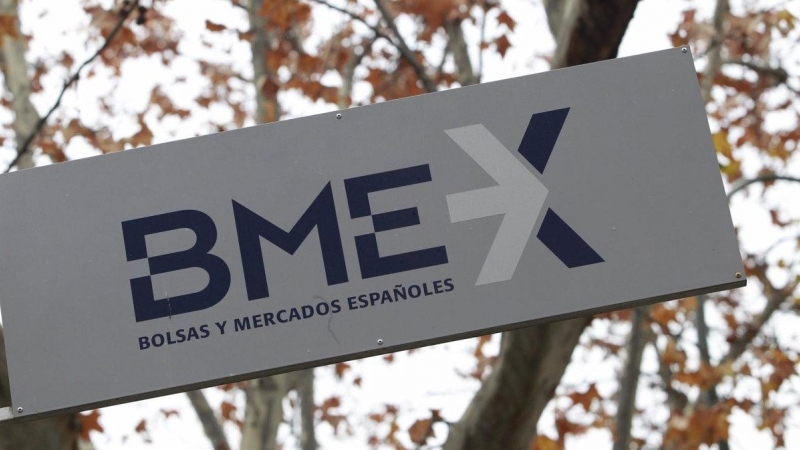 Cartel de BME, Bolsas y Mercados Españoles, frente al edificio de la Bolsa española. E.P.