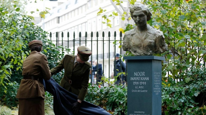 Inauguración de la estatua de la soldado india Noor Inayat Khan en Gordon Square Gardens, en el centro de Londres, el 8 de noviembre de 2012. REUTERS