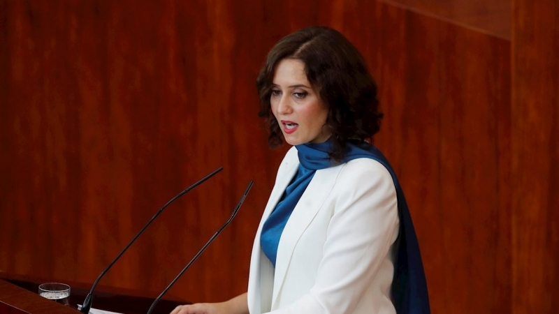 La presidenta regional, Isabel Díaz Ayuso, durante su intervención en el debate sobre el estado de la región, este lunes en la Asamblea de Madrid, con el que se reabre el periodo de sesiones, en un momento en el que el PSOE alienta de nuevo la posibilidad