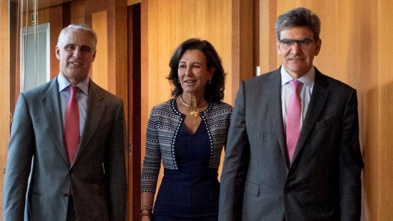 Foto distribuida en su día por el Banco Santander de Andrea Orcel, Ana Botin y Jose Antonio Alvarez, del día en que se anunció el fichaje del italiano como consejero delegado de la entidad, en septiembre de 2018. REUTERS