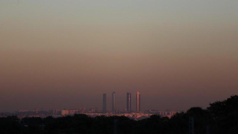 Vista general de la contaminación en el centro de Madrid. Archivo/REUTERS/Paul Hanna