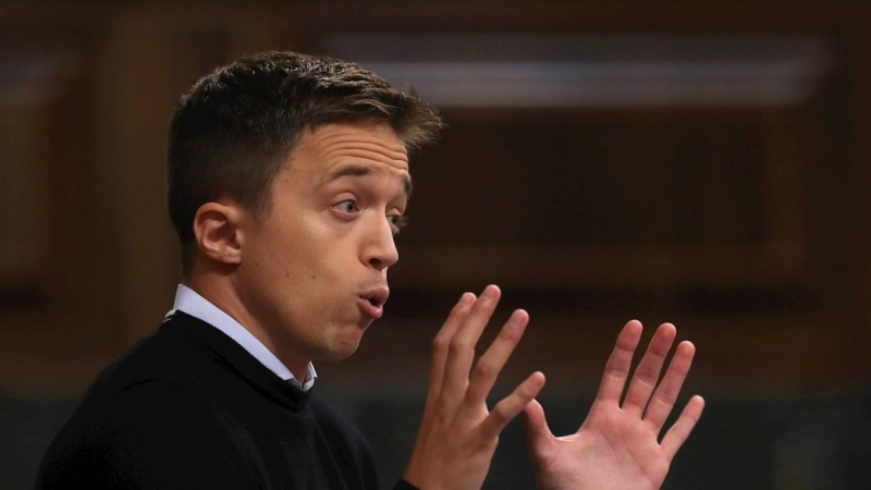 El líder de Más País, Íñigo Errejón, durante su intervención en el pleno del Congreso celebrado este martes. EFE/Kiko Huesca