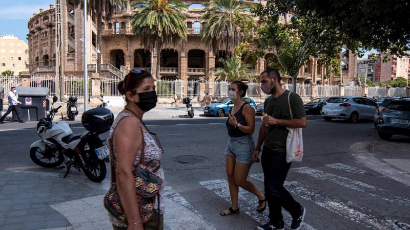 El Govern balear aplicará a partir de este viernes medidas de confinamiento y 'nuevas restricciones' de movilidad en la zona de la Avenida Arquitecte Bennazar de Palma. /EFE