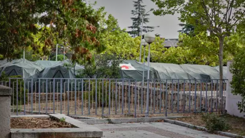 Zona del hospital de campaña instalado en el aparcamiento del Hospital Central de la Defensa Gómez Ulla, en Madrid - Jesús Hellín - Europa Press