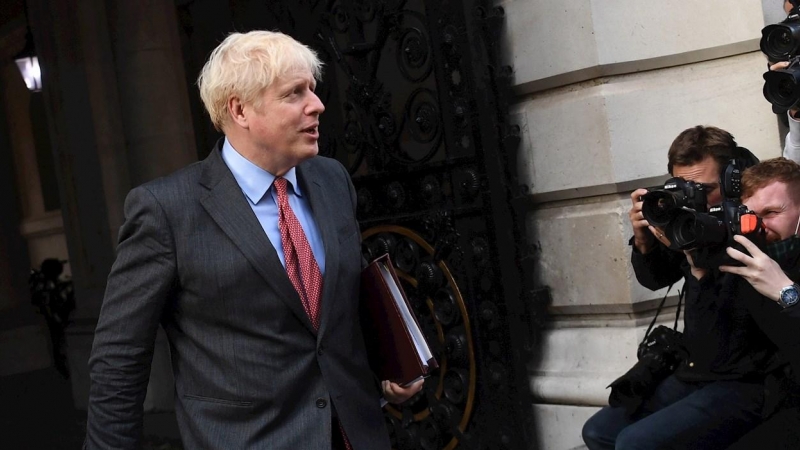 22/09/2020 - El primer ministro británico, Boris Johnson, se dirige este miércoles a una reunión de su gabinete en Downing Street. EFE/EPA/NEIL HALL