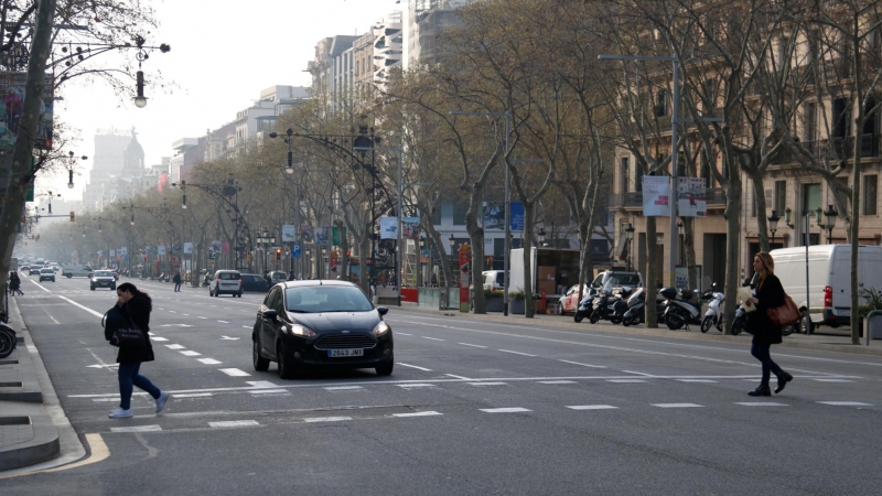 El Passeig de Gràcia, a tocar de Diagonal, pràcticament buit. ACN/Blanca Blay