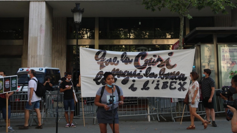 Protesta davant la Borsa de Barcelona. ALBERT CANADET / ACN