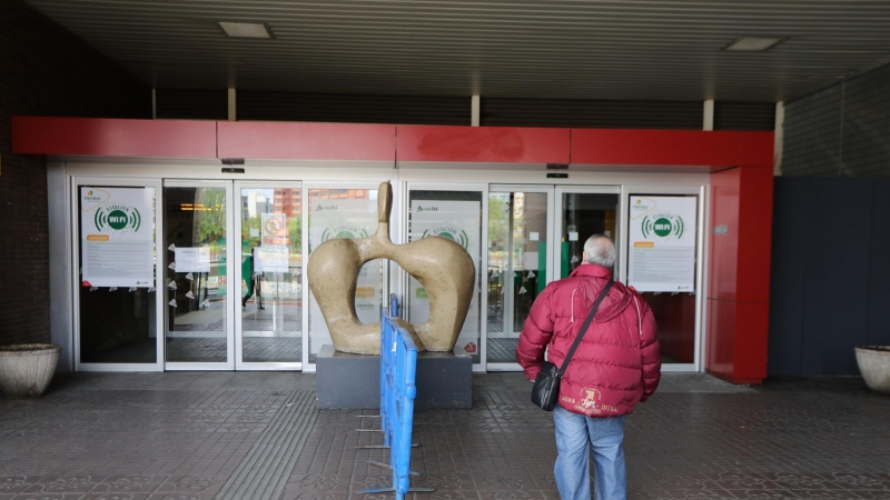 Una persona en la Estación de Chamartín en una imagen de archivo. / EUROPA PRESS