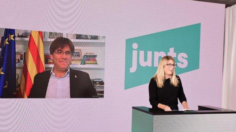Elsa Artadi durant la cloenda del Congrés fundacional de Junts amb el president Puigdemont a la pantalla esperant per intervenir.JUNTS
