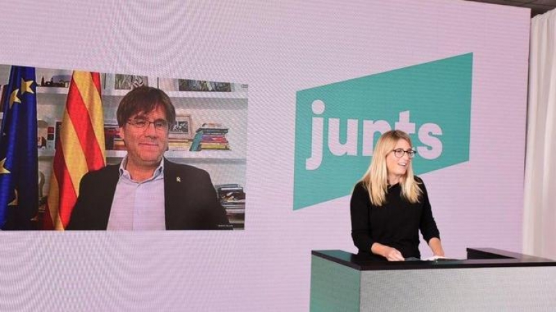 Elsa Artadi durant la cloenda del Congrés fundacional de Junts amb el president Puigdemont a la pantalla esperant per intervenir.JUNTS