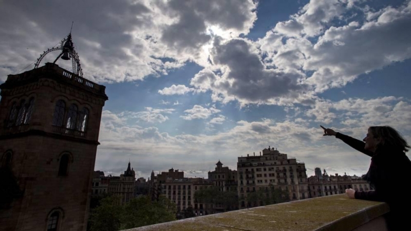 Imagen del campanario de la Universidad de Barcelona. | EFE