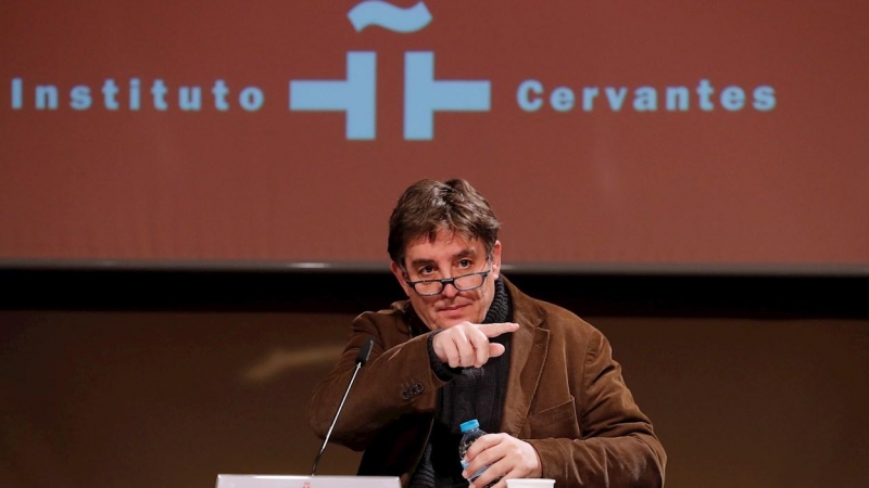 06/10/2020.- El director del Instituto Cervantes, Luis García Montero, durante la presentación este jueves en Madrid del balance del año académico 2019-2020 en la institución, presente en 86 ciudades de 45 países en los cinco continentes. EFE/Chema Moya