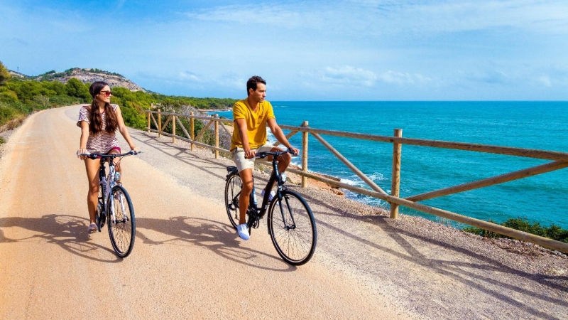 Con 31 rutas para todos los niveles y 19 caminos para la bicicleta de montaña, Castellón es la tierra donde se funden turismo y ciclismo.