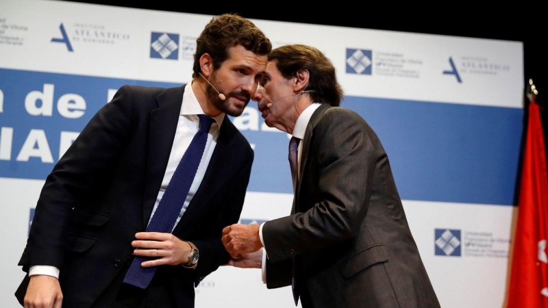 Fotografía de archivo del líder del PP, Pablo Casado, y el expresidente del Gobierno, José María Aznar. - EFE